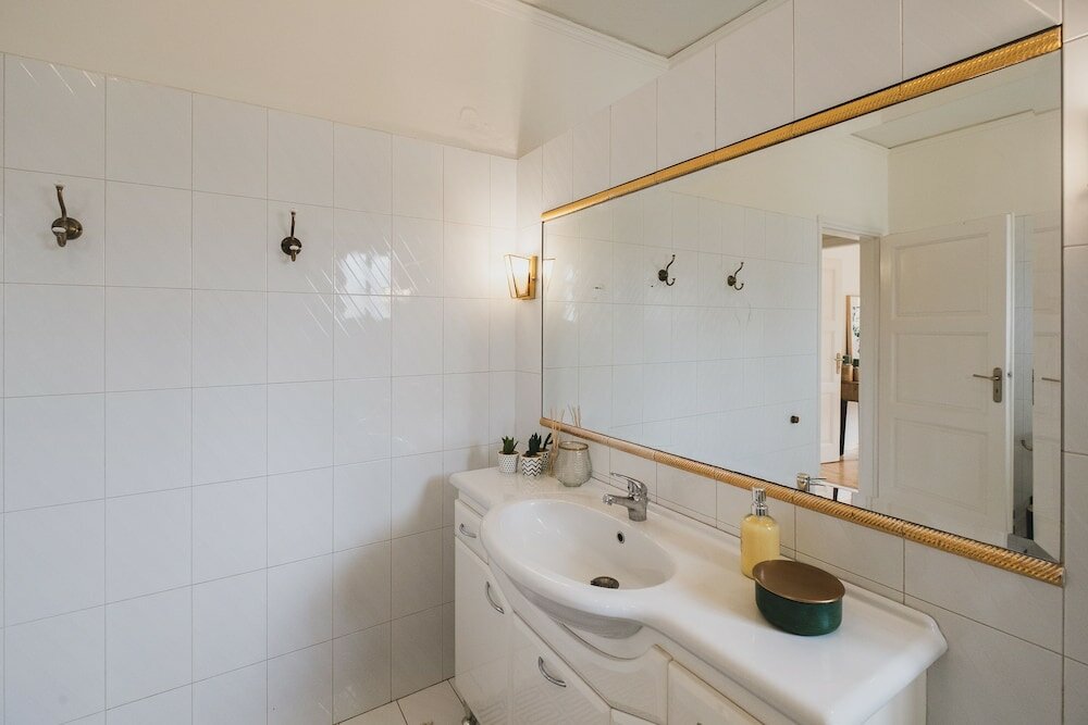 Фото Mid-Century Modern Villa Vintage Charm