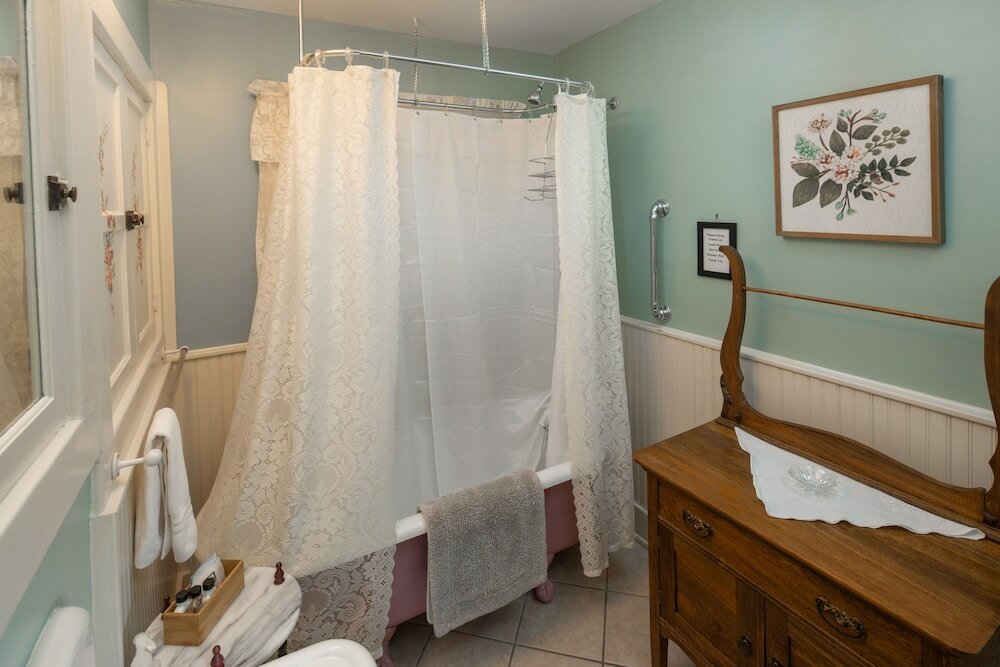 Фото Avery On Prospect Hill Guest House