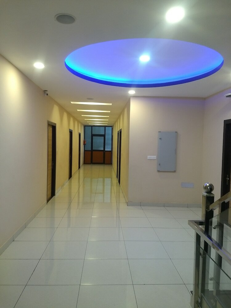 Фото Hotel Reyansh