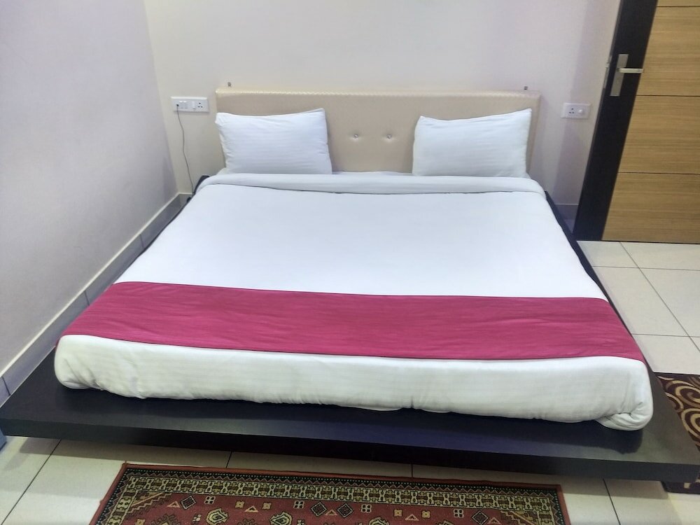 Фото Hotel Reyansh