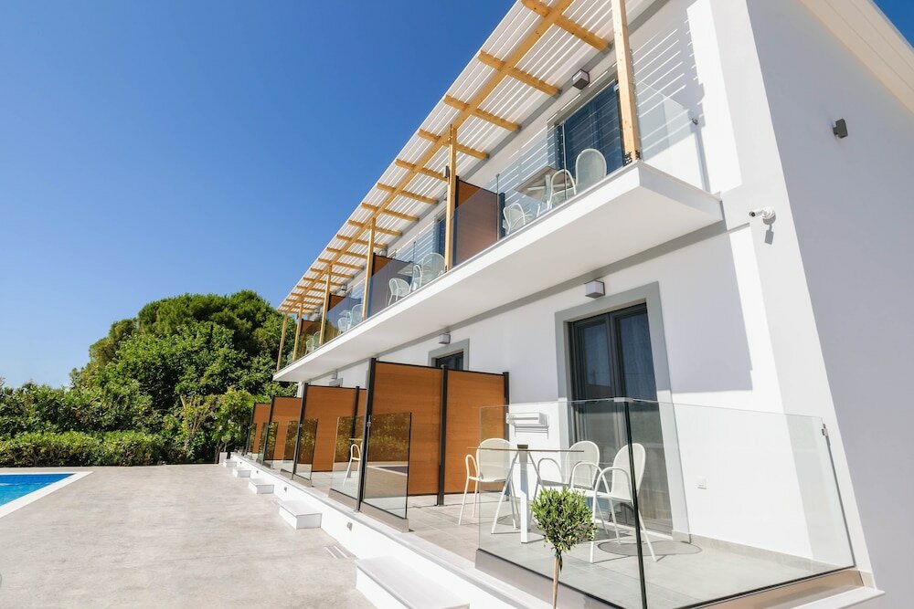 Фото White Canvas Boutique Studios