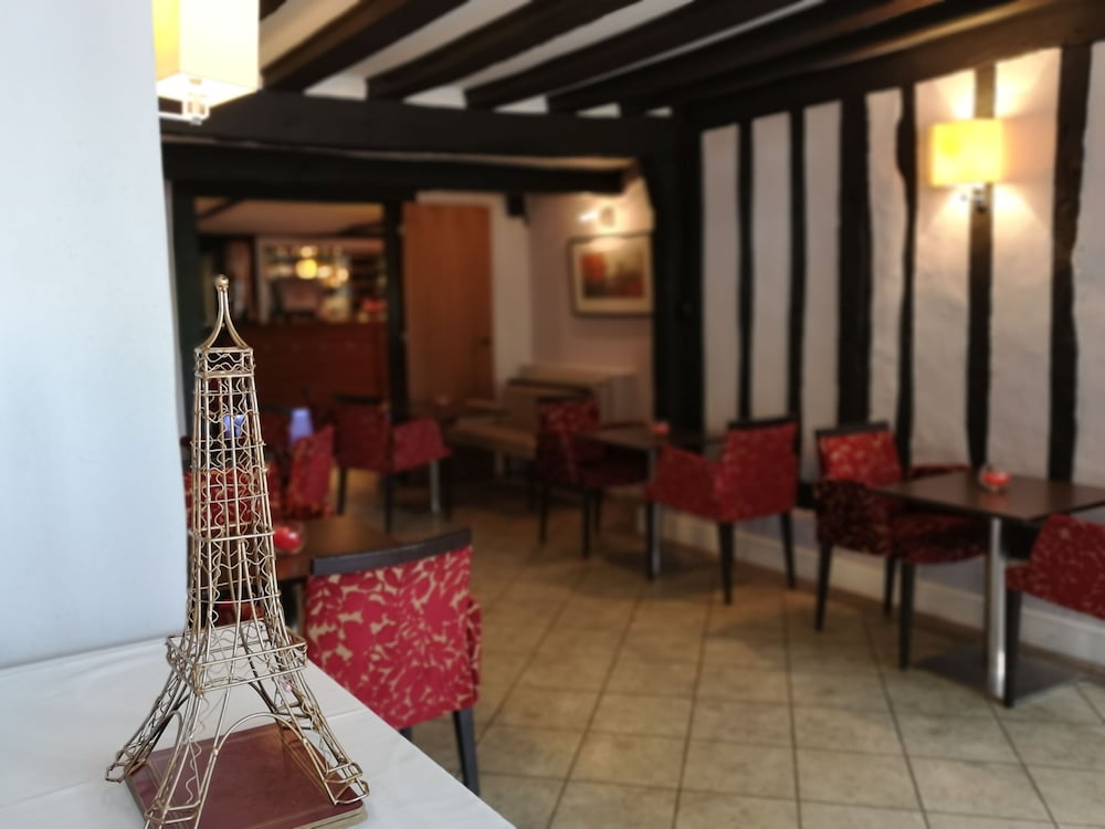 Фото The Tudor Hotel