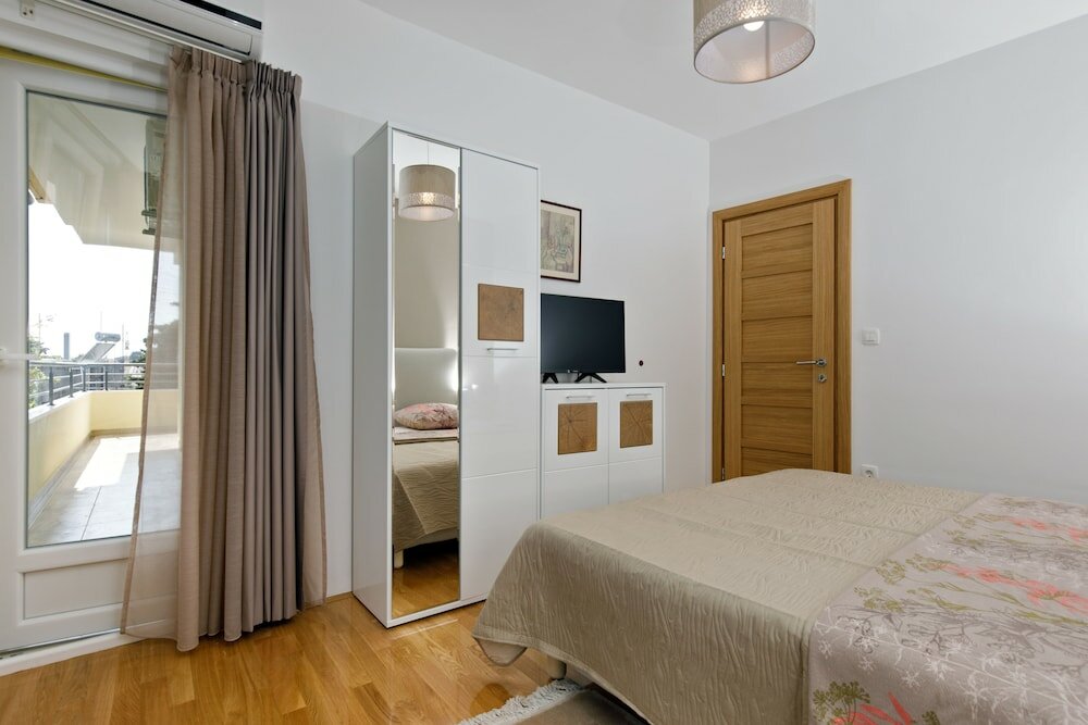 Фото Luxury beach apartment private parking