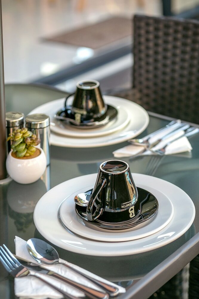 Фото Hotel@Hatfield Apartments