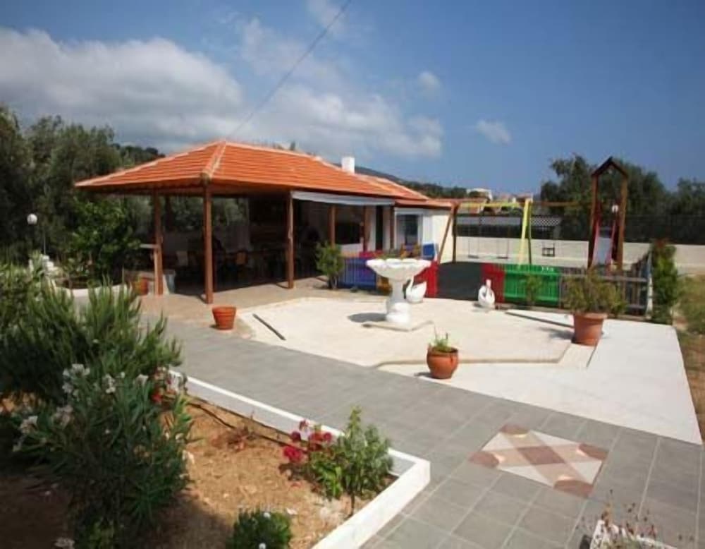 Фото Alexandros Rooms & Studios