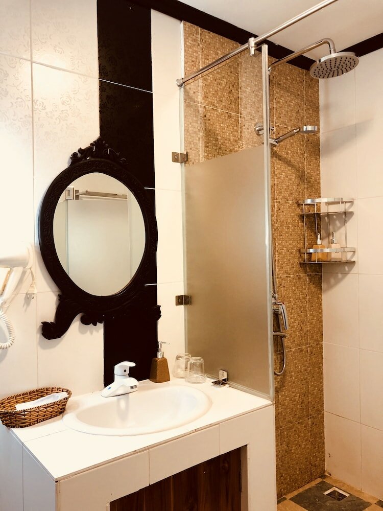 Фото Merry Riverside Hotel