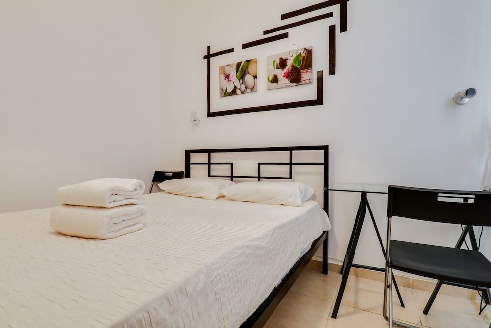 Фото Central Apartment near Bograshov Beach