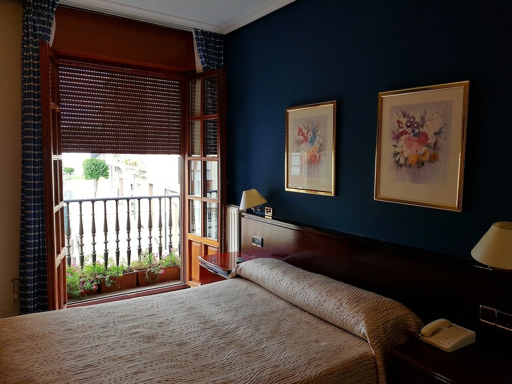 Фото Hostal Santa María