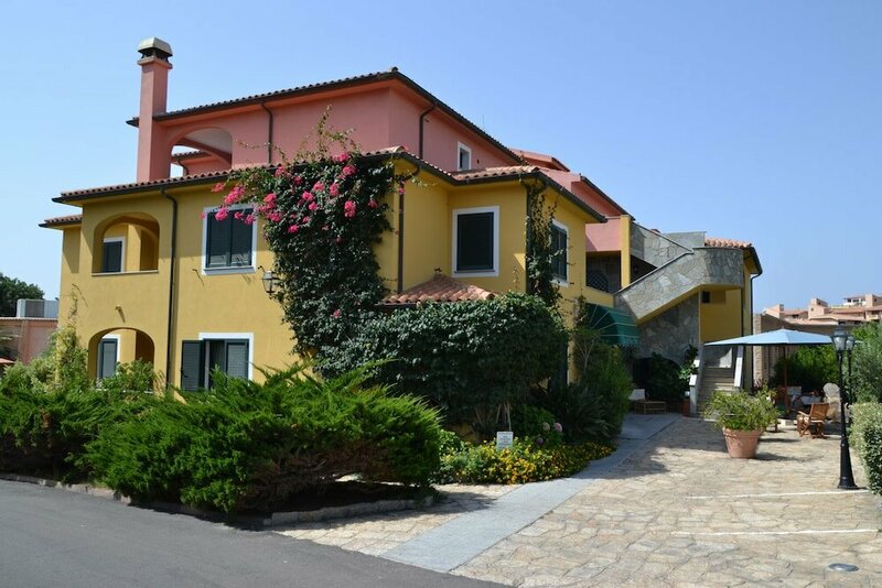 Гостиница Hotel Villa del Parco в Ла-Маддалене