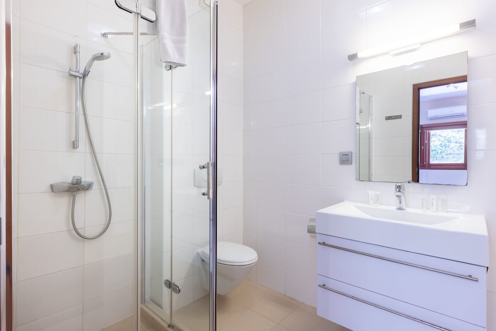 Фото La Maya Beach Spanish Water Luxury Apartment