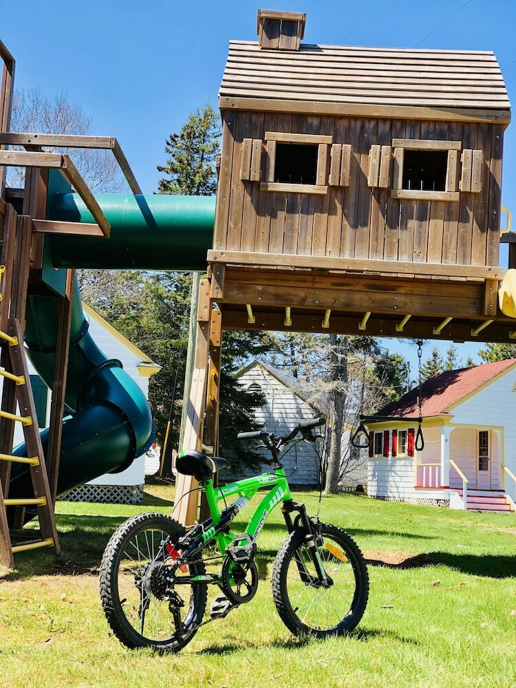 Фото Green Gables Bungalow Court