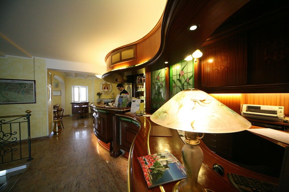 Фото Hotel Ungheria Varese 1946