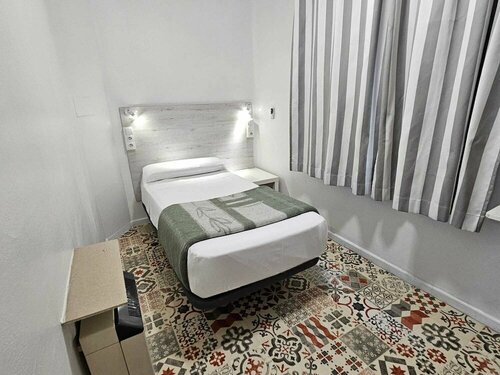 Гостиница Hostel Almansa в Мадриде