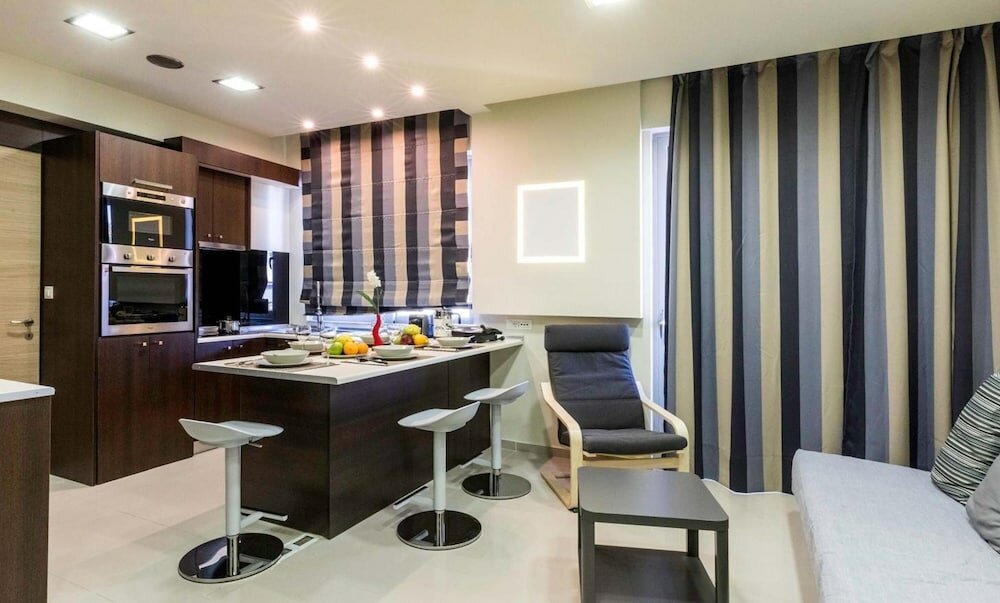 Фото Апартаменты Rhodes Central Suite