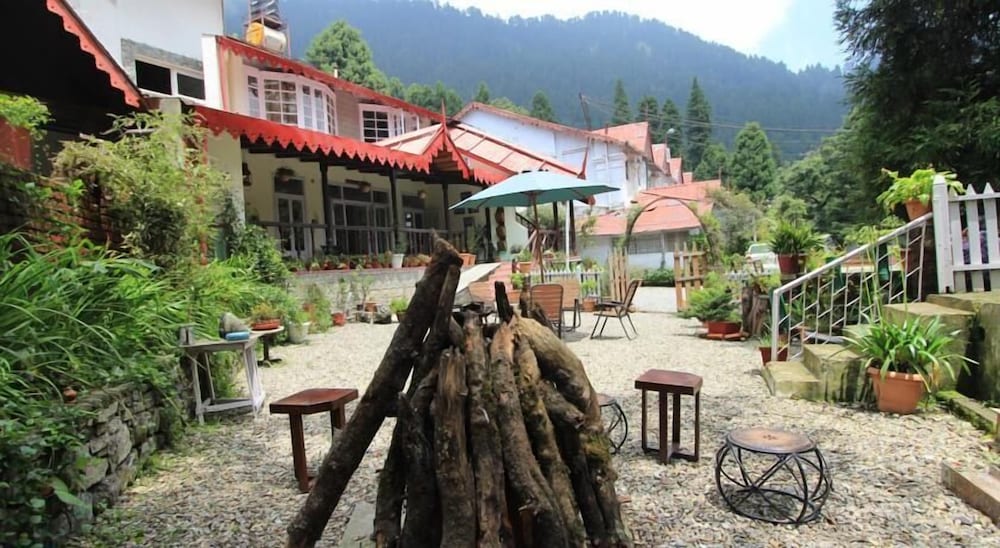 Фото Hotel Dev Cottage