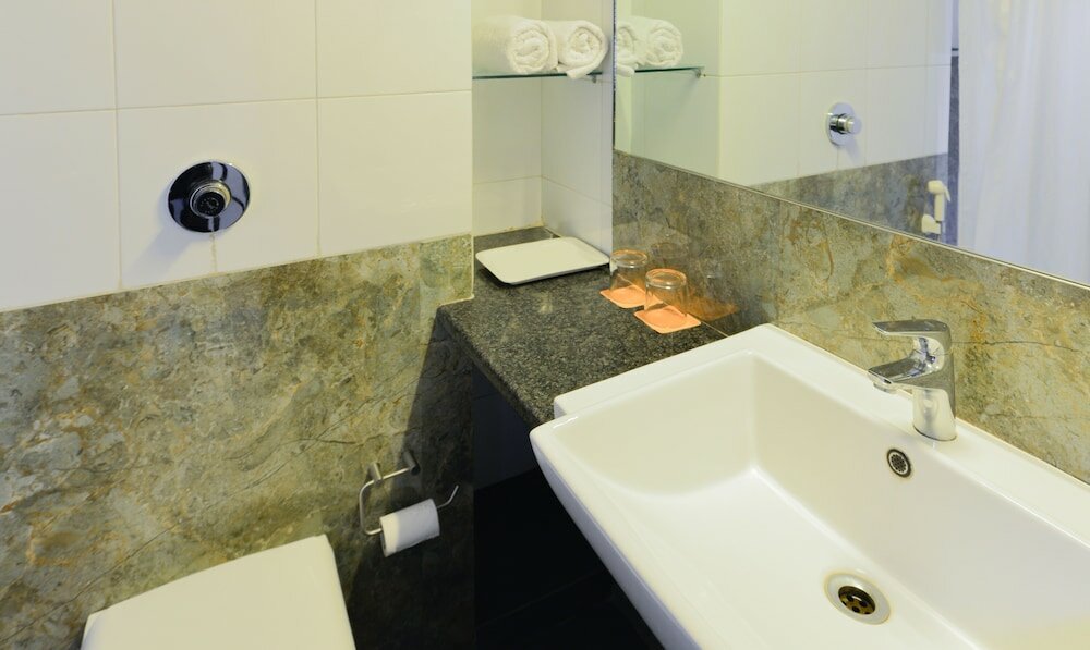 Фото Treebo swastik