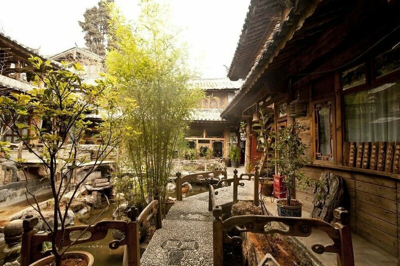 Гостиница Lijiang Taohuadao Post Inn
