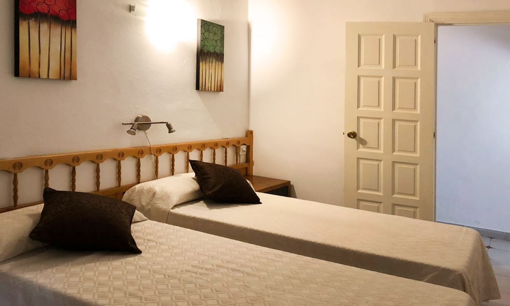 Фото Granada Apartments Ibiza