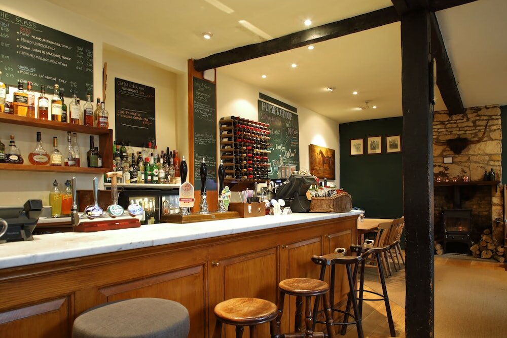 Фото Horse and Groom