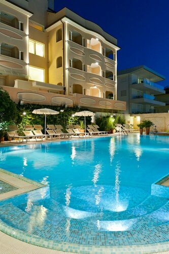 Внешний вид отеля Hotel Derby Exclusive в Червии, фото 1