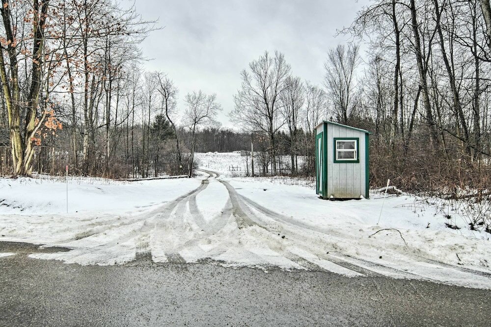 Фото Secluded Panama Cabin on 36 Acres w Hot Tub!