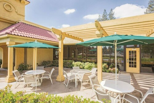 Гостиница La Quinta Inn by Wyndham Sacramento Downtown в Сакраменто