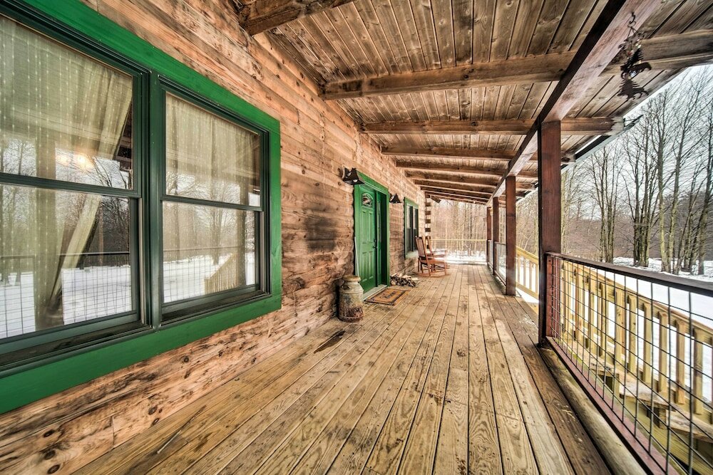 Фото Secluded Panama Cabin on 36 Acres w Hot Tub!