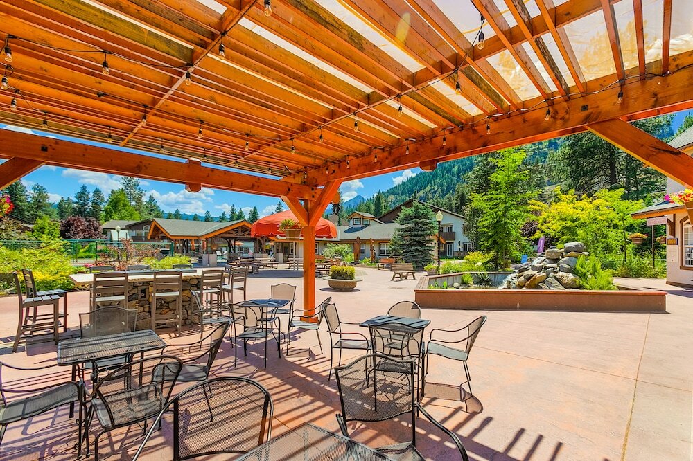 Фото Icicle Village Blizzard Pool Parking