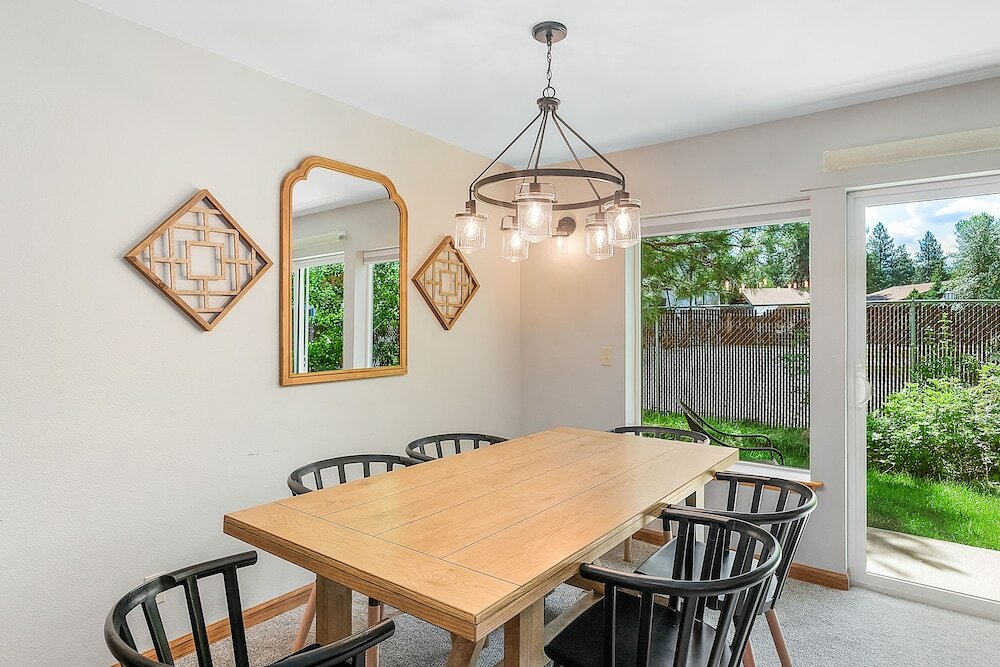 Фото Icicle Village Blizzard Pool Parking