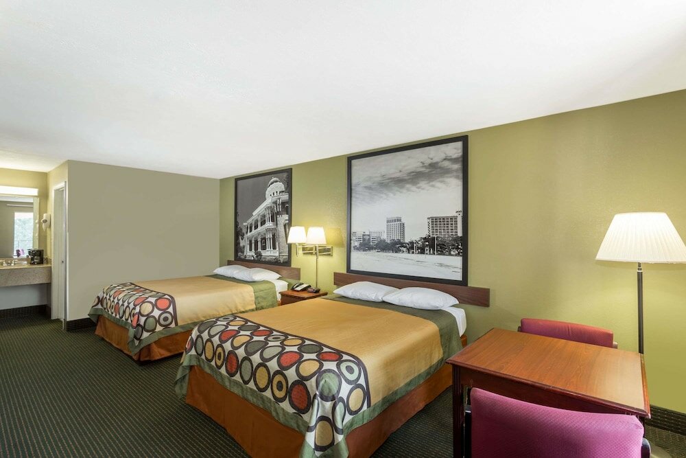 Фото Super 8 by Wyndham Pearl/Jackson/East
