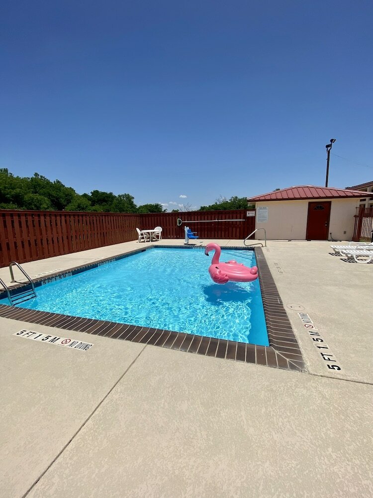 Фото Days Inn by Wyndham Temple