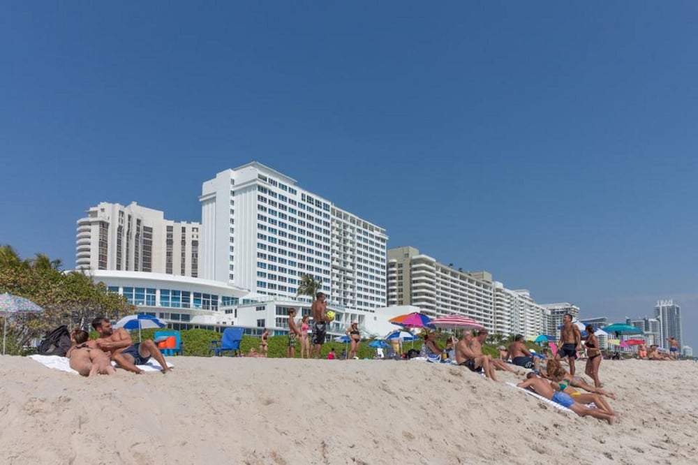 Фото Miami Beach Castle by the Ocean