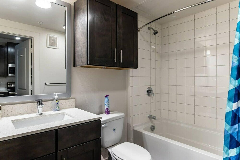 Фото StayOvr at Legacy West - Windrose