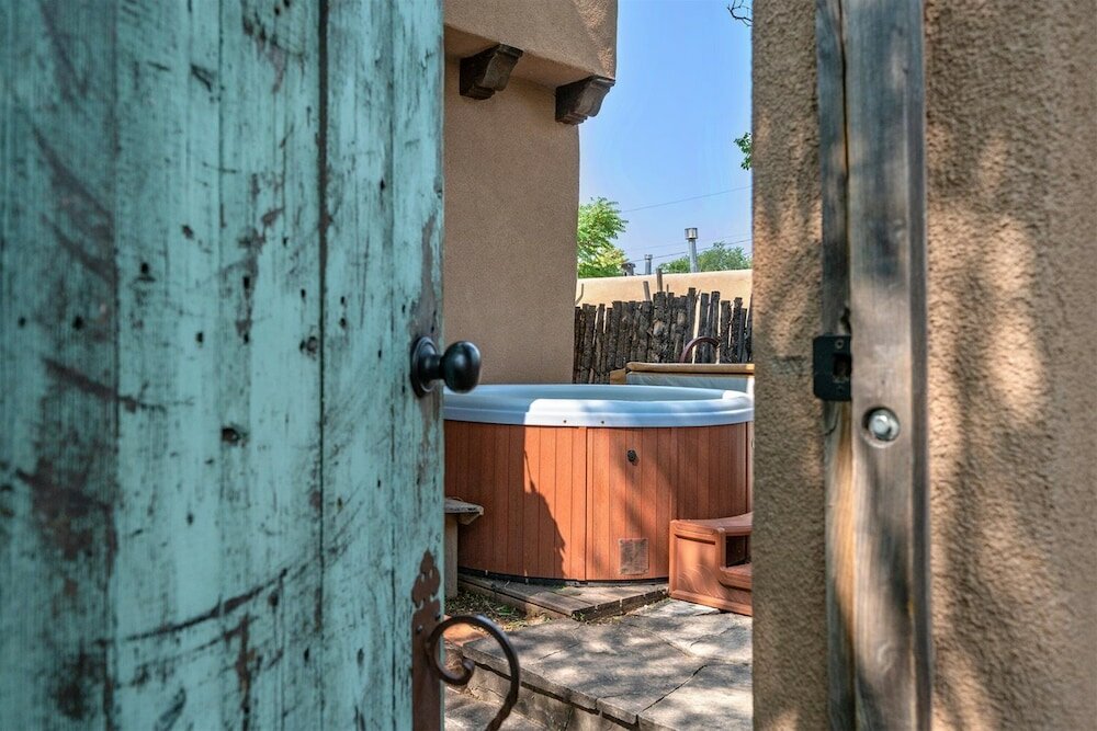 Фото Tecolote - Authentic Home Right Next to The Plaza, Hot Tub, Roof Deck