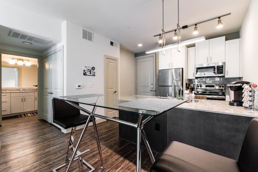 Фото StayOvr at Legacy West - Windrose