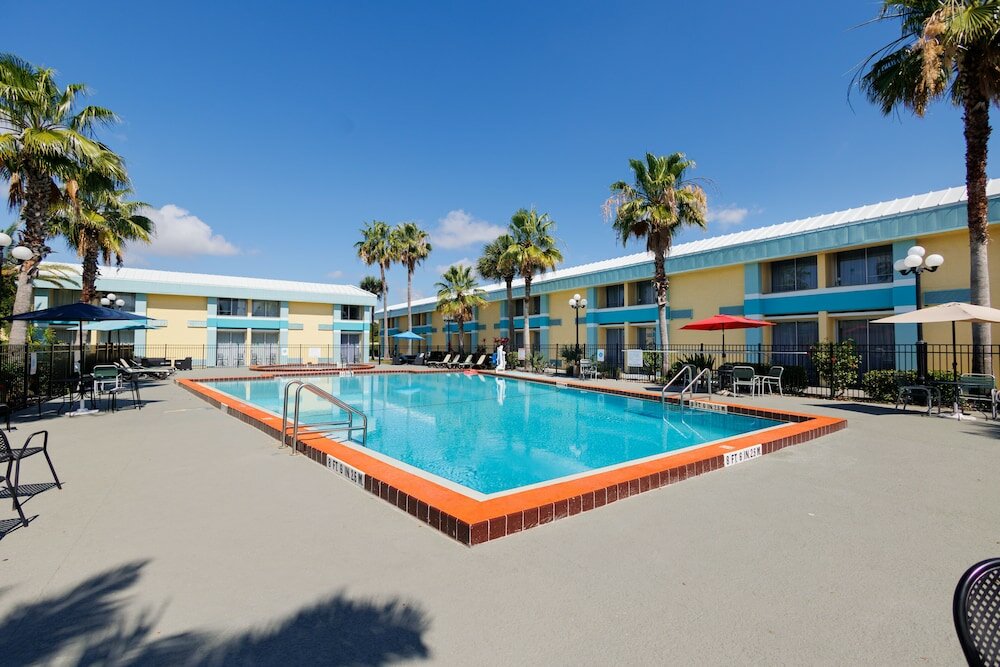 Фото Garnet Inn & Suites, Orlando