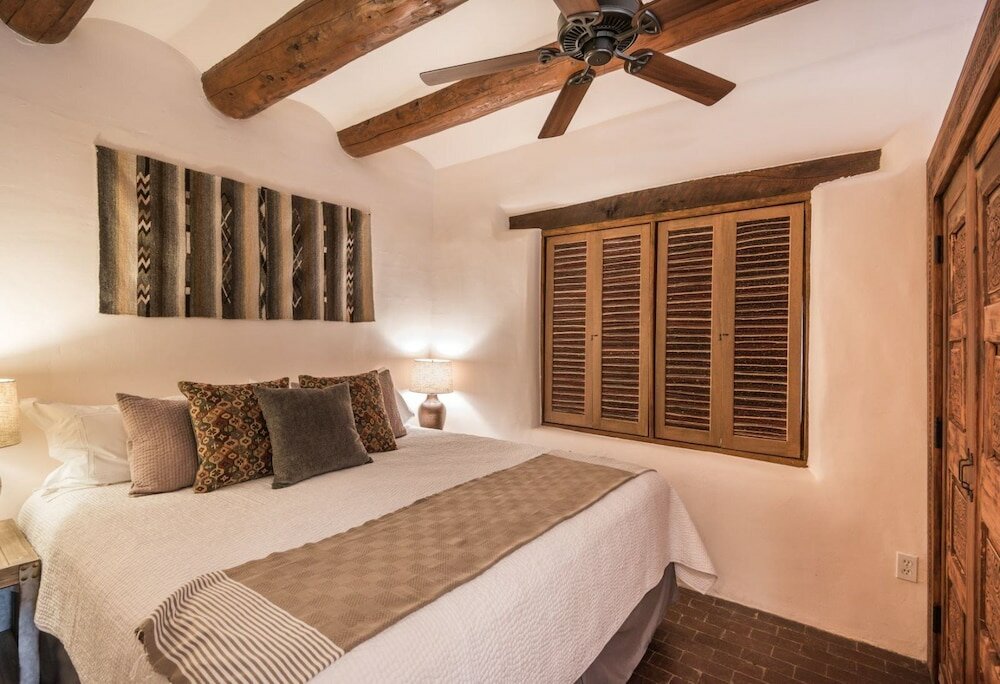 Фото Buena Suerte - Quintessential Eastside Pied-a-terre, Fabulous Views and Patios, Kiva Fireplace, Walk to Canyon Rd. and the Plaza