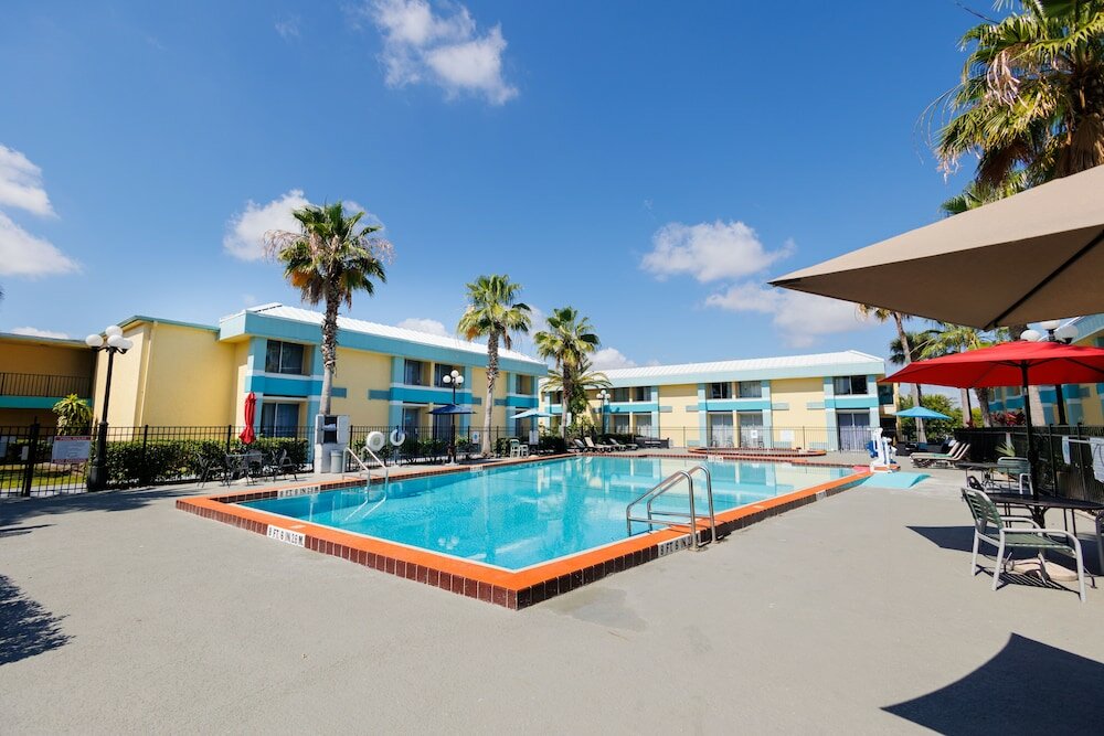 Фото Garnet Inn & Suites, Orlando