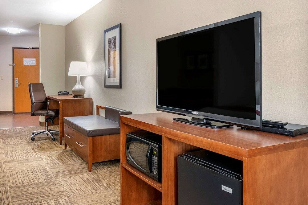 Фото Comfort Suites Urbana Champaign, University Area