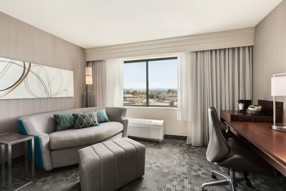 Фото Courtyard by Marriott Salinas Monterey