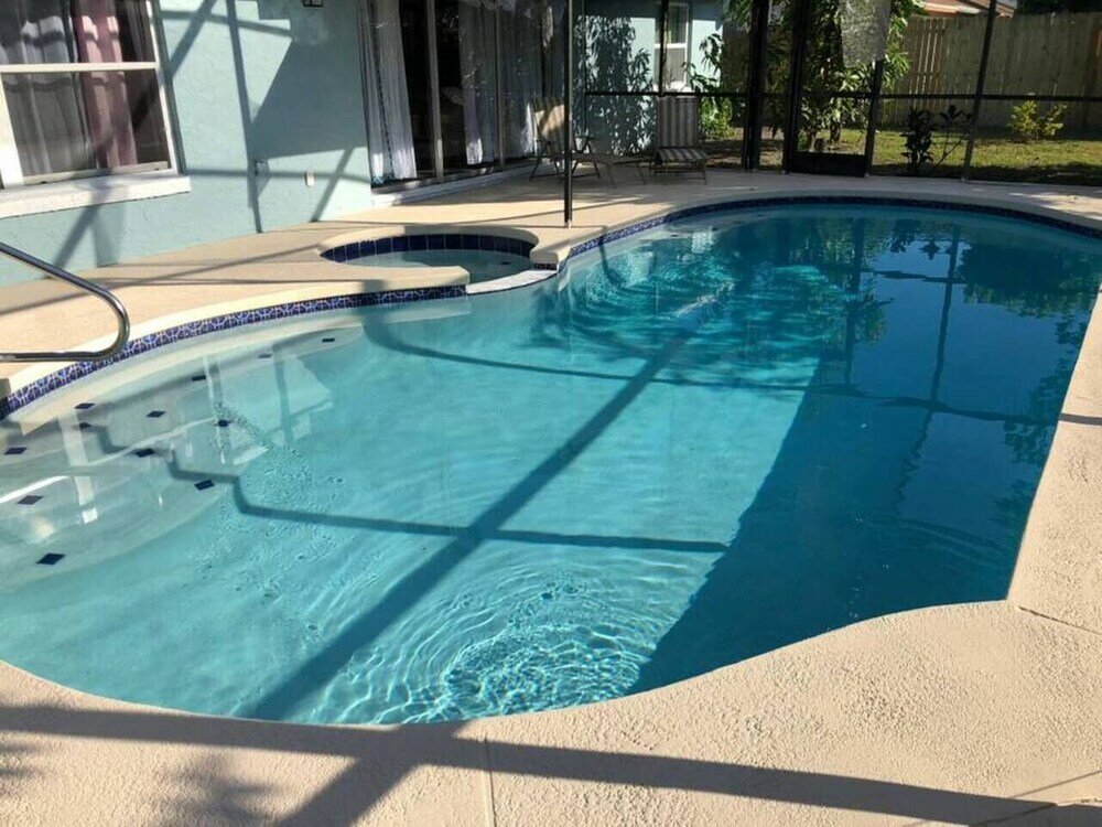 Фото Parsley · New! Luxury, Near Disney & Universal. Sleep 9