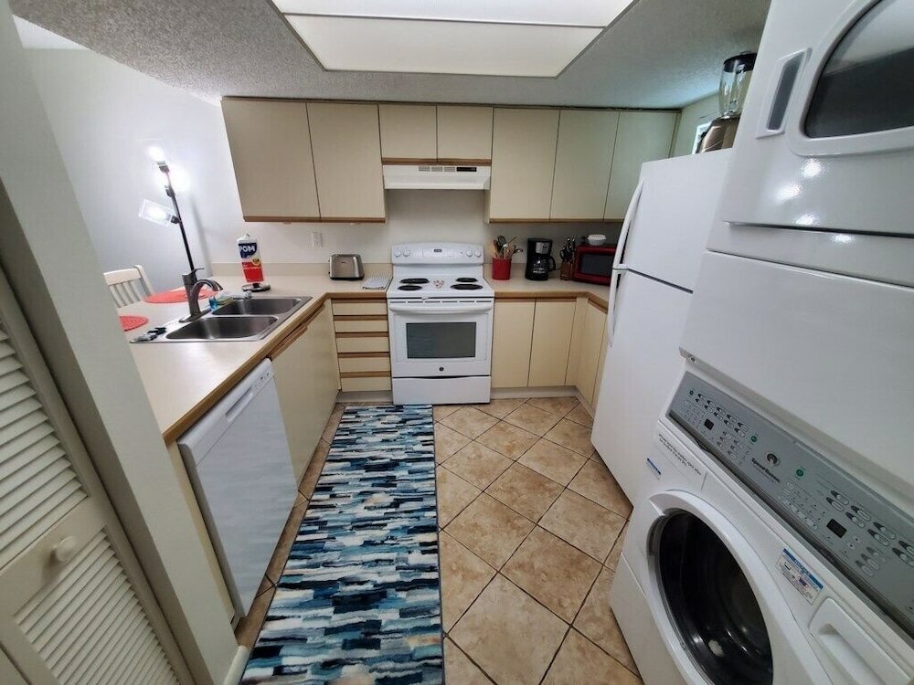 Фото Pet Friendly, 2 Bedroom, 2 Bath - Ocean Village Club P19