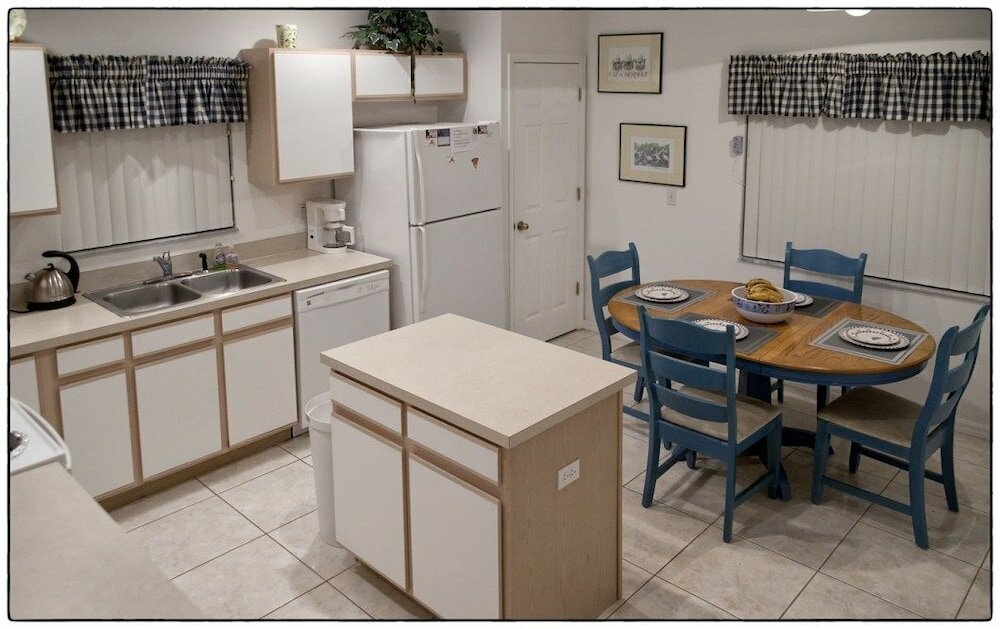 Фото Ov969 - Hampton Lakes - 4 Bed 3 Baths Villa