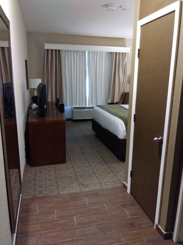 Фото Comfort Inn South Tulsa - Woodland Hills