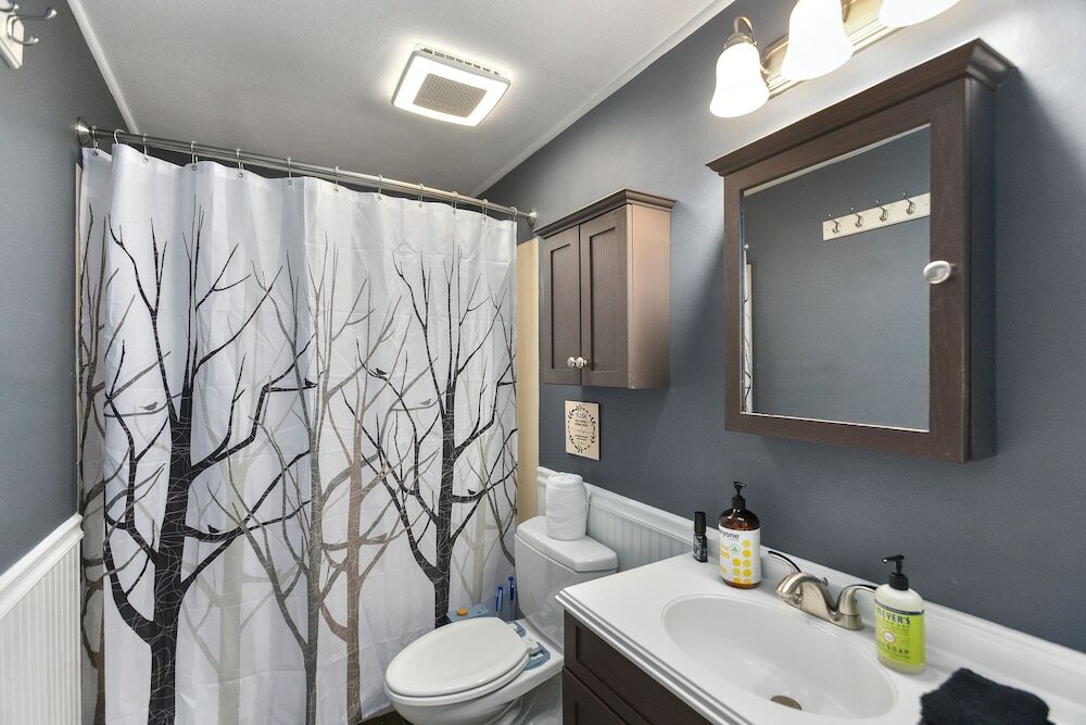 Фото Ballard Bungalow - Walk to Dt Ballard/Water