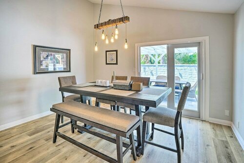 Гостиница Sunny Orange County Abode w Fire Pit & Backyard! в Лейк Форест