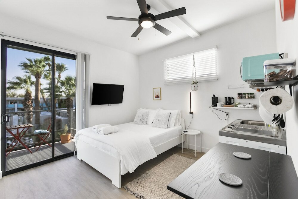 Фото Primo Old Town Location with Heated Pool