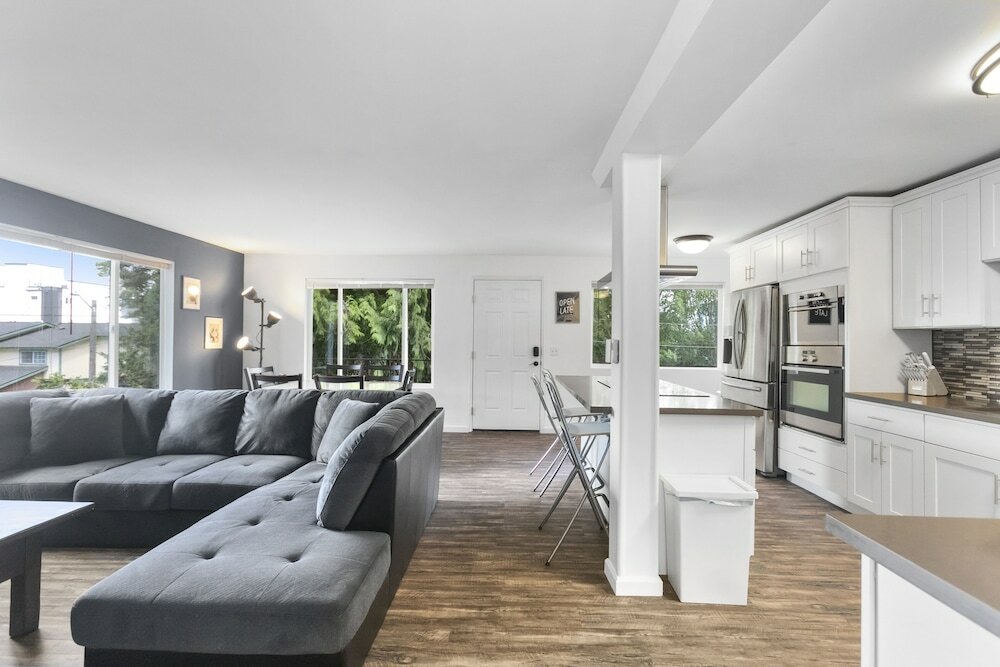 Фото Epicurean remodel in central location