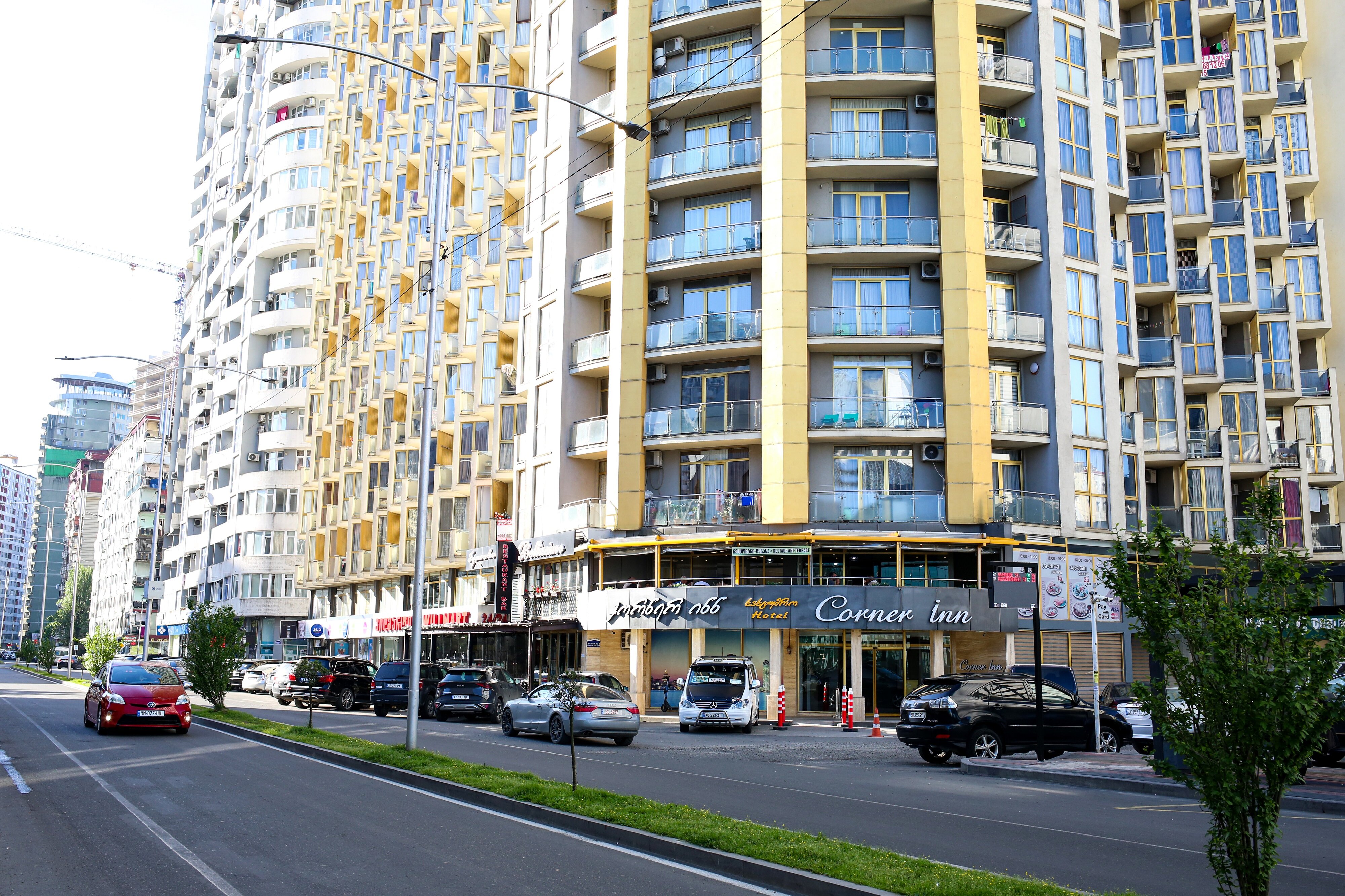 Фото Hotel Corner Inn