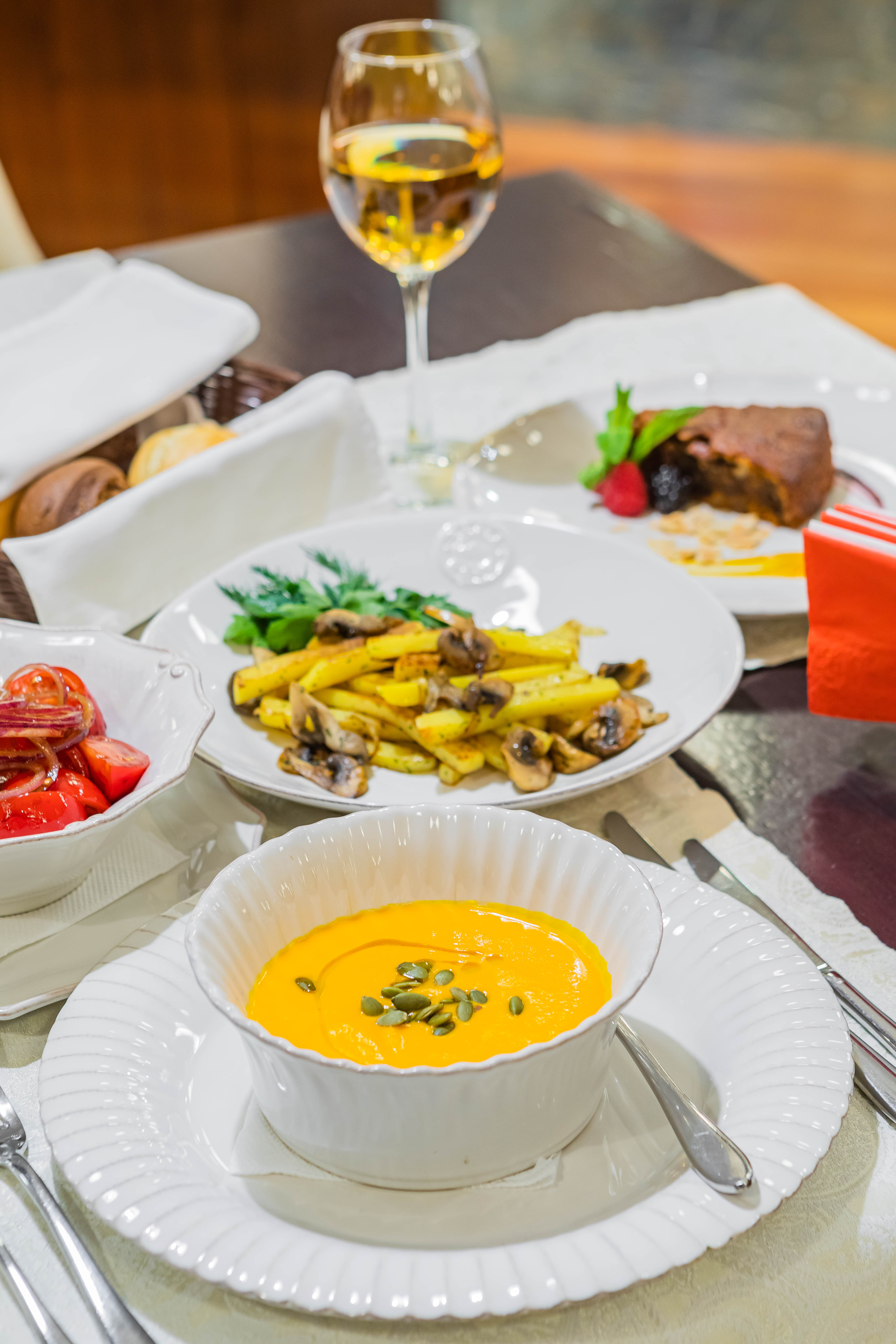 Фото East Gate Hotel